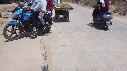 15 करोड़ की सड़क में निर्माण पूरा होने से पहले ही पडऩे लगी दरारें