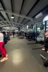 Les policiers de Marbella viennent arrêter un suspect dans sa salle de sport