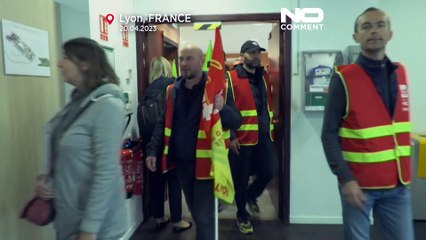 شاهد: العمال يقتحمون مكاتب الجمعية الوطنية للسكك الحديدية في ليون