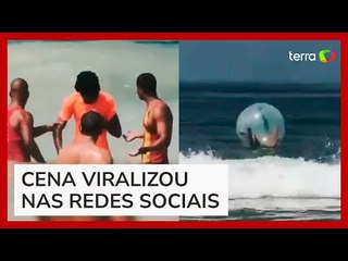 Casal em bolha inflável é resgatado por salva-vidas em Copacabana (RJ)