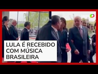 Lula visita multinacional chinesa e é recebido com 'Garota de Ipanema'
