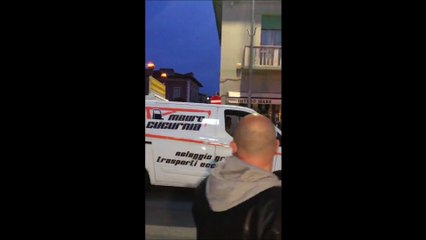 Viareggio, sorpresa per la strada: passa uno yacht gigantesco