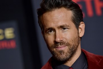 Video herunterladen: Ryan Reynolds Reportedly Unfollowed Joe Alwyn After a Dinner With Blake Lively and Taylor Swift