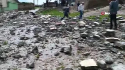 Diyarbakır'da sağanak ve fırtına sonrası minareler yıkıldı, çatı uçtu