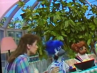 Under the Umbrella Tree S02 E001 - Chez Iggy