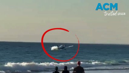 Light plane crashes into sea at Leighton Beach, in Perth