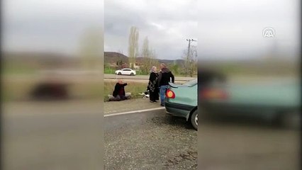 İki otomobil çarpıştı, araçta sıkışan yaralıları itfaiye ekipleri kurtardı: 5 yaralı