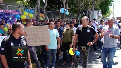 tn7-policías-protestan-en-contra-del-cambio-en-las-jornadas-laborales-anunciado-por-el-Gobierno-200423