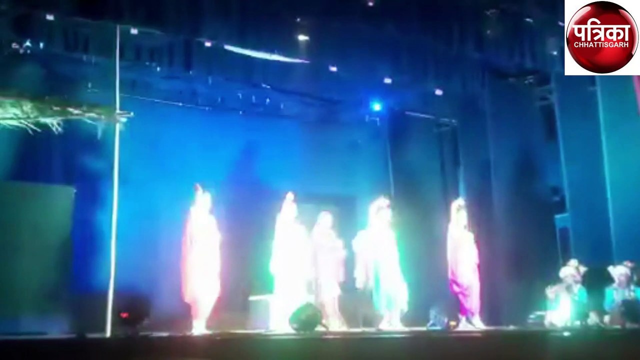 Watch video : खैरागढ़ विश्वविद्यालय के शिक्षकों, विद्यार्थियों ने रंगारंग सांस्कृतिक प्रस्तुति