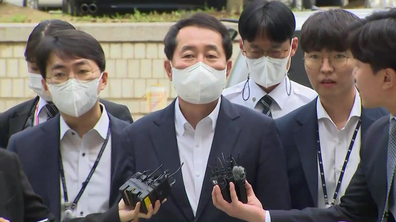 '돈 봉투 의혹 핵심' 강래구, 구속영장 심사 출석..."언젠가 말할 날 있을 것"...