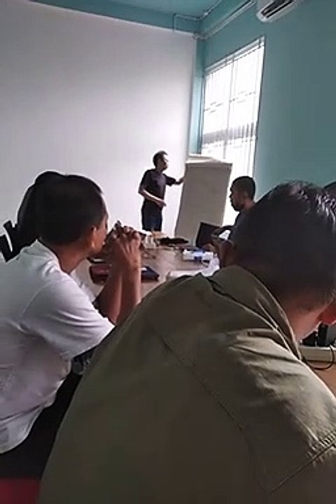 Harry Surjadi Memberikan Training Jurnalisme Rakyat untuk Aktivis