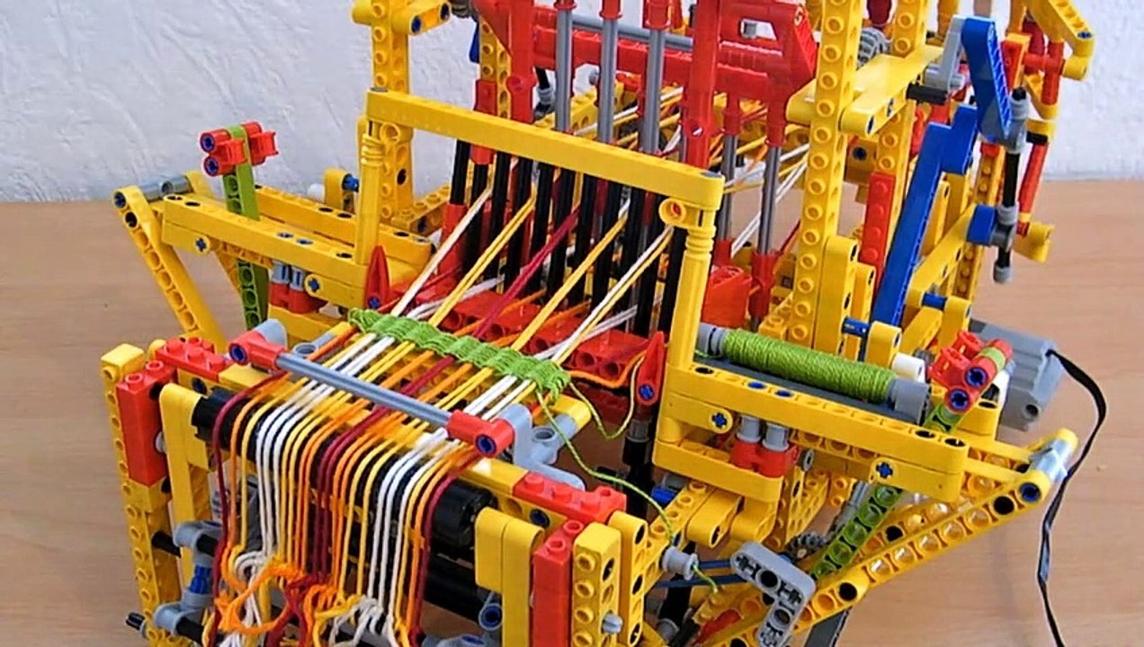Mechanical Loom Machine - Lego Technic
