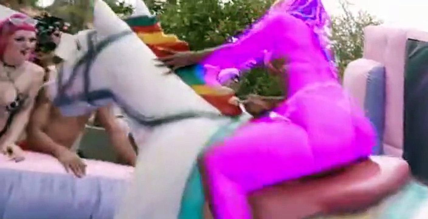 Hot Haus S01 E01