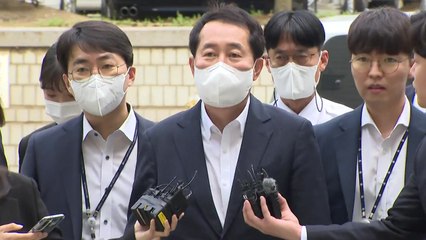 '민주동 돈 봉투' 강래구, 구속심사 출석..."언젠가 말할 날 있을 것" / YTN