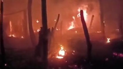 पश्चिमी चम्पारण: देर रात आग लगने से आधा दर्जन घर धू धू कर जले, मचा अफरातफरी