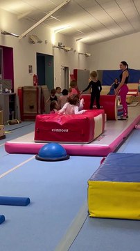 De son côté, Ayla est plutôt intéressée par la gymnastique, comme sa mère l'a montré dans sa story La fille d'Amélie Mauresmo