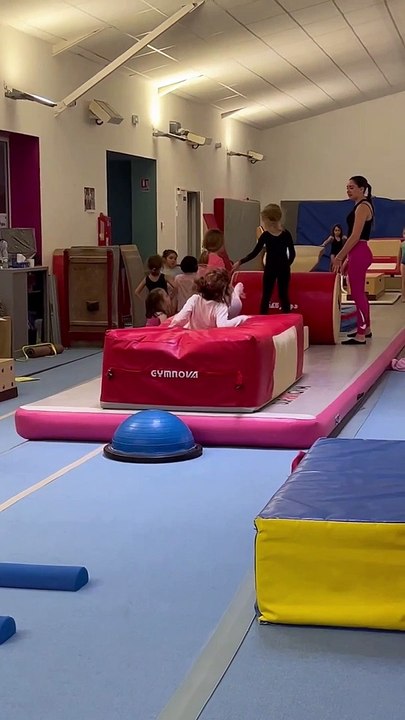 De son côté, Ayla est plutôt intéressée par la gymnastique, comme sa mère l'a montré dans sa story La fille d'Amélie Mauresmo