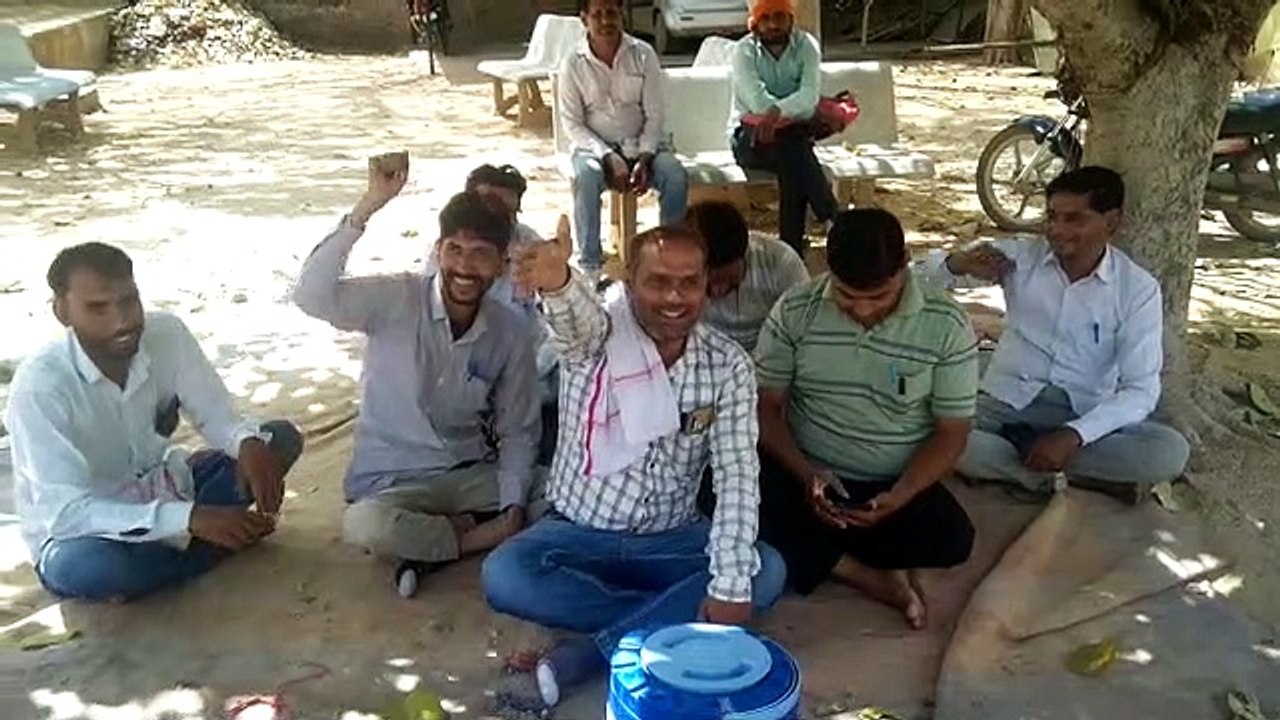 राजस्वकर्मी 24 अप्रेल को शिविरों कर करेंगे बहिष्कार, मांगों के लिए धरना जारी
