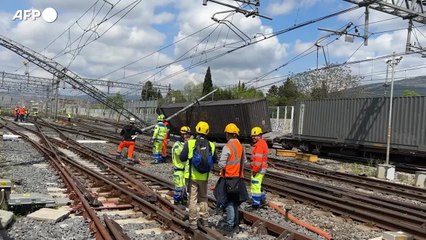 Un carro merci deraglia nella notte, Italia divisa in due