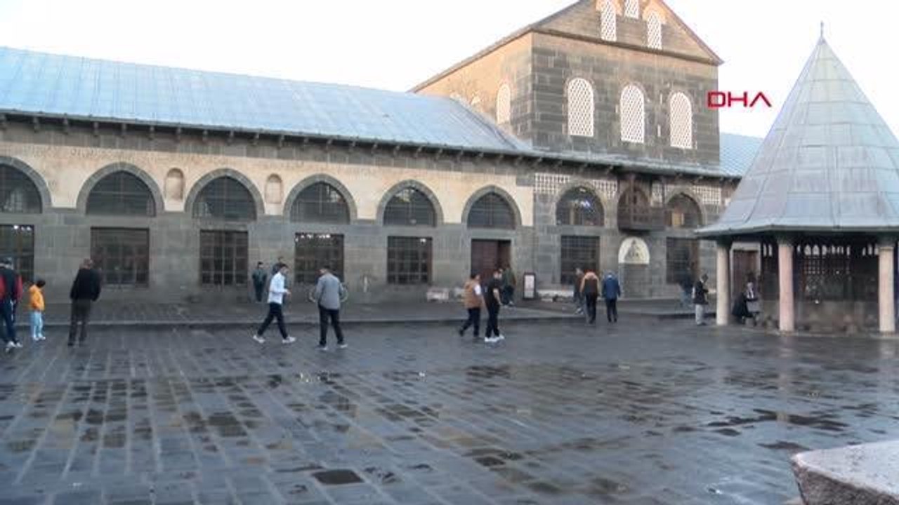 ALİ BABACAN, BAYRAM NAMAZINI DİYARBAKIR'DA KILDI