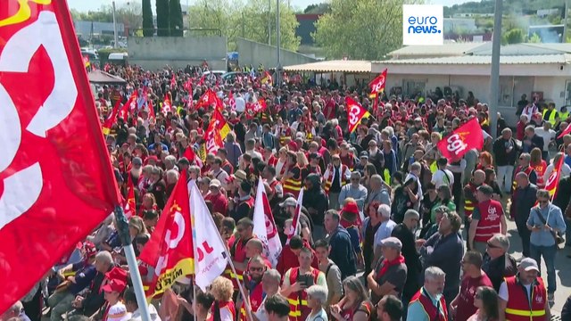 Anger at new retirement age fuels further protests in France