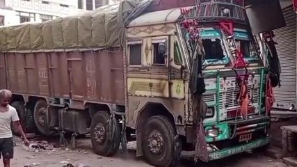 नवादा: अनियंत्रित होकर घर में जा घुसा ट्रक, देखिये किस तरह हादसे में बाल-बाल बचा चालक