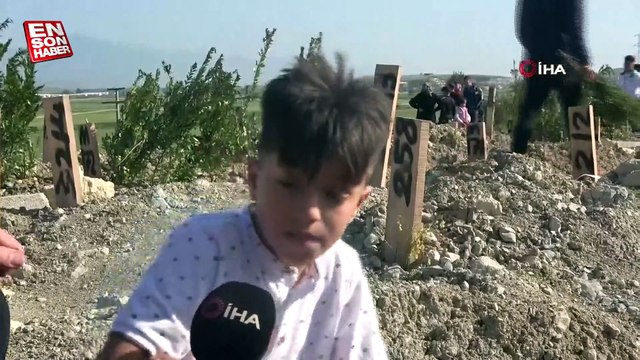 Hataylı depremzede Ahmet, annesi ve kardeşlerini duasız bırakmadı