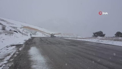Erzincan'ın yüksek kesimlerinde kar, şehir merkezinde ise kuvvetli yağış etkili oldu