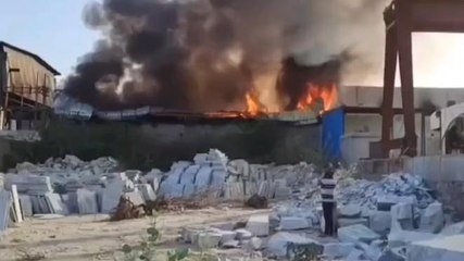 "बड़ी ख़बर" वेस्ट मटेरियल कपड़ा फैक्ट्री में लगी भीषण आग मची अफरा-तफरी