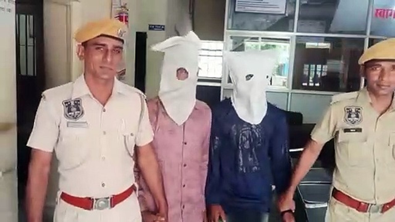 मोबाइल और पर्स लूटने वाले दो बदमाशों को दबोचा