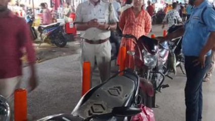 রেল স্টেশনের সামনে বাইক রেখে এ কি কাণ্ড ঘটলো, তাজ্জব সকলে