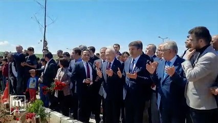 Mezarlık ziyaretinde dua eden Kılıçdaroğlu'na sözlü saldırı: "Bu Fatiha okumayı bilmiyor ki!"