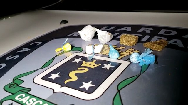 Dois são presos e duas menores apreendidas em posse de drogas no Conjunto Riviera