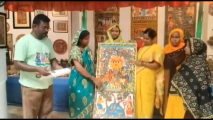 পশ্চিম মেদিনীপুর: করোনা বন্যার পর দাবদাহ থেকে বাঁচাতে শুনুন পট শিল্পীদের গান!