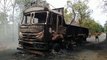 नक्सलियों ने ट्रक को किया आग के हवाले, बैनर लगाकर आमदई घाटी खदान का किया विरोध, देखें Video