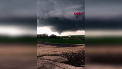 Diyarbakır’da gökyüzündeki devasa hortum kameralara yansıdı