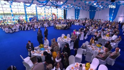 دايما معاهم وفكرين تضحياتهم مفيش حاجة توفيها.. الرئيس السيسي يكرم أهالي الشهداء