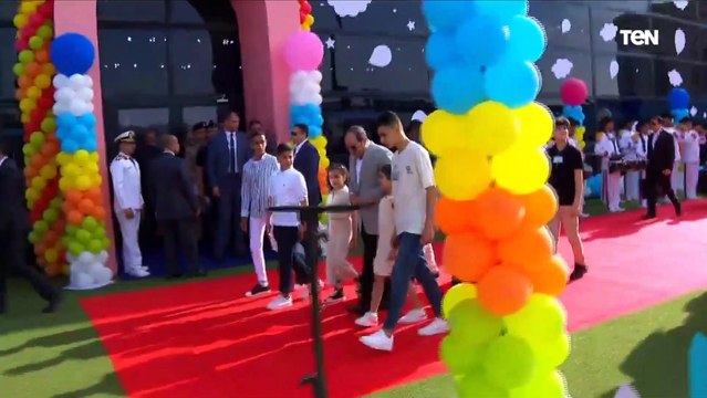 سعادة غامرة للرئيس السيسي خلال اصطحابه أبناء الشهداء في احتفالية عيد الفطر المبارك