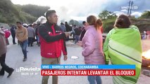 Pasajeros fuerzan que se levante el bloqueo en la carretera nueva Cochabamba- Santa Cruz