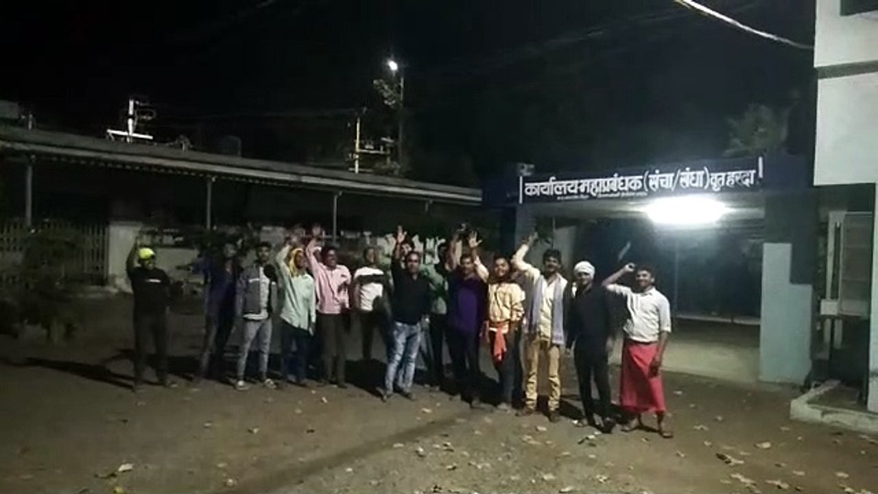 बिजली गुल,उमस से बेहाल लोग रात 3 बजे पहुंचे बिज...