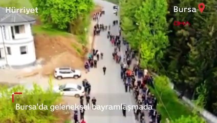 Bursa'da geleneksel bayramlaşmada 1 kilometrelik kuyruk oluştu