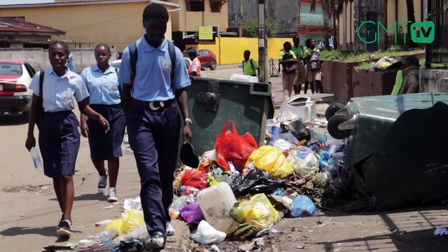 [#Reportage] #Gabon: ces devantures de lycées et collèges muées en poubelles géantes