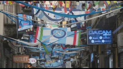 Dal pane celeste ai tatuaggi, Napoli è già in festa scudetto
