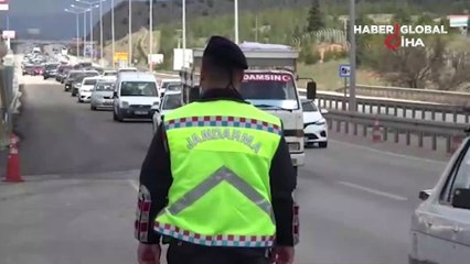 43 ilin geçiş güzergahında trafik yoğunluğu