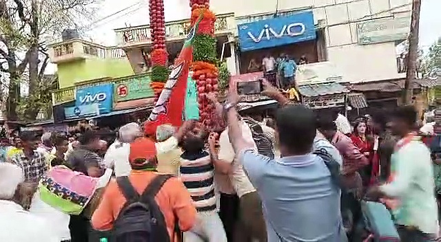 Watch: தேவனஹள்ளியில் அமைச்சர் அமித் ஷா கூட்டம் கேன்சல்; தொண்டர்களுக்கு அடித்தது ஆப்பிள் யோகம்!!