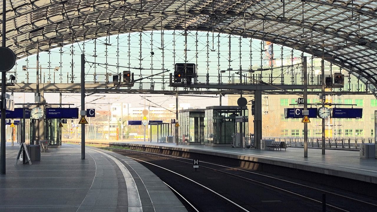 Bundesweiter Warnstreik legt Bahnverkehr lahm