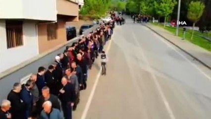 Bursa'da 1 kilometrelik bayramlaşma kuyruğu