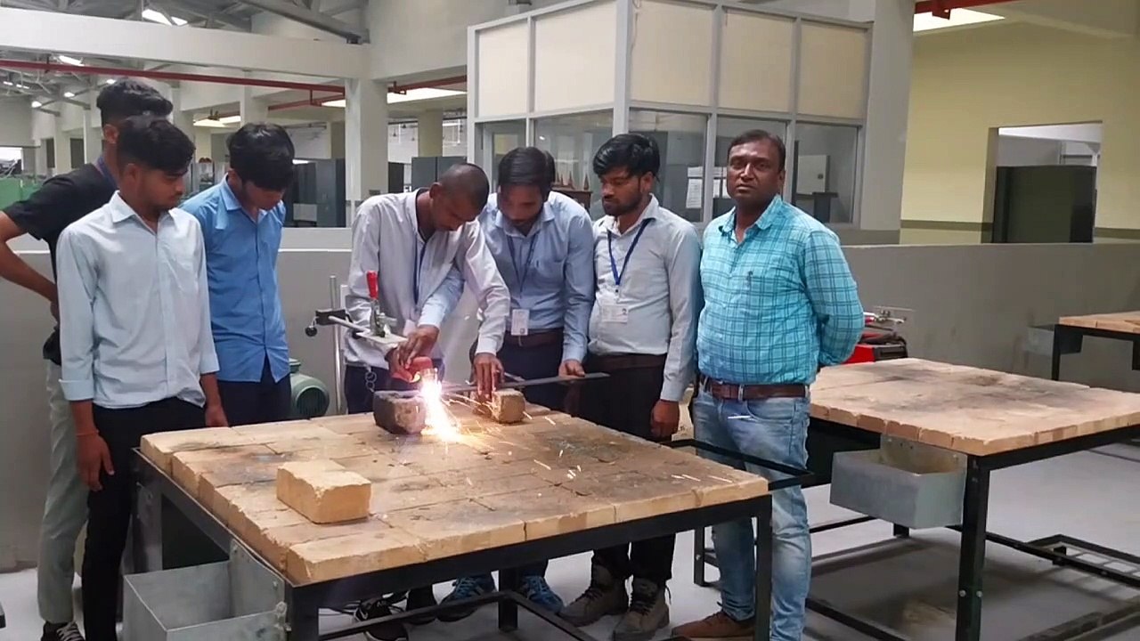 नई तकनीक, अत्याधुनिक मशीनों से सीखेंगे आईटीआई के विद्यार्थी