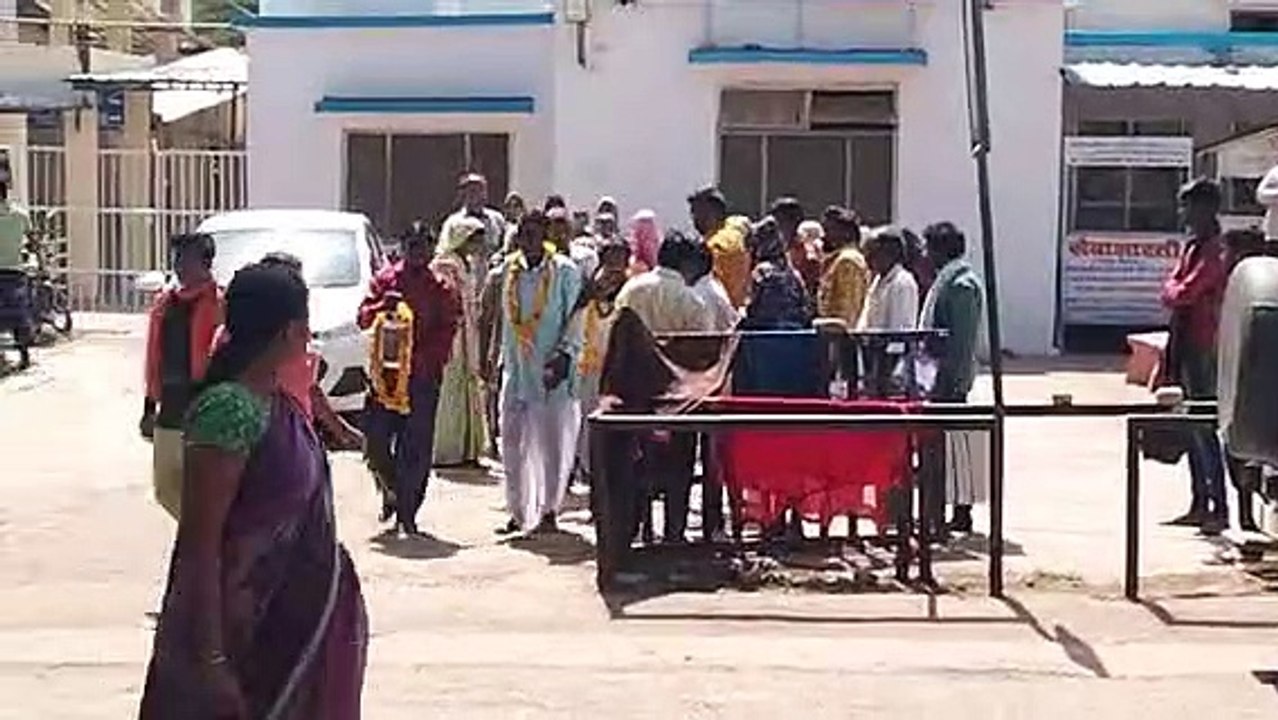 नीमच जिला अस्पताल से परिजन का आत्मा लेने पहुंचे लोग