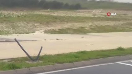 Arnavutköy'de dolu ve sağanak yağış nedeniyle bazı yollar su altında kaldı